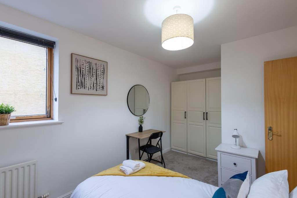 Morden London Apartment, By The Sea With Free Parking Londres Exterior foto