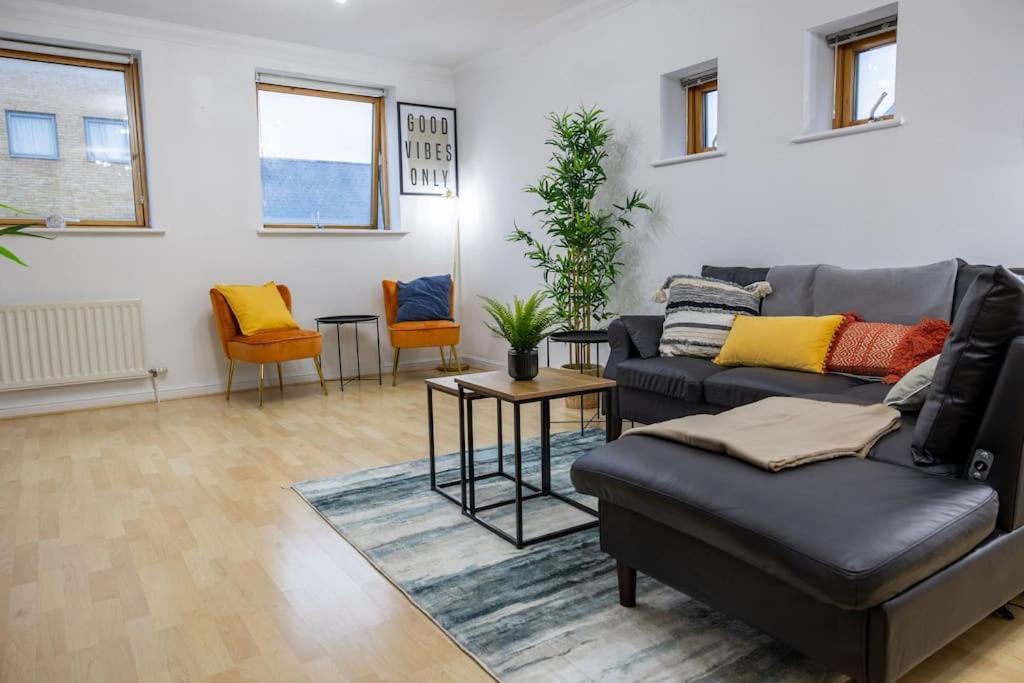 Morden London Apartment, By The Sea With Free Parking Londres Exterior foto