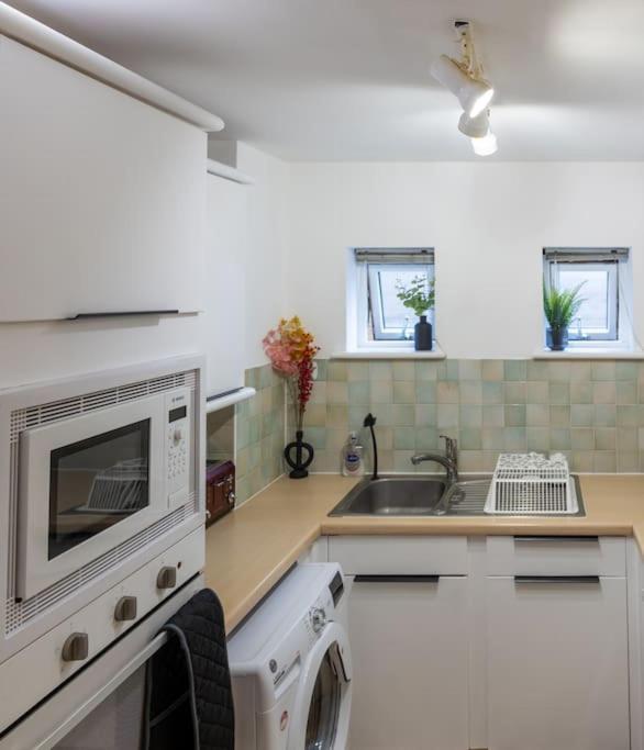 Morden London Apartment, By The Sea With Free Parking Londres Exterior foto