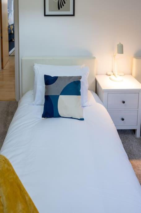 Morden London Apartment, By The Sea With Free Parking Londres Exterior foto